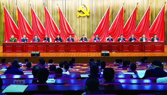 12月10日,中共长春市委十三届十次全体会议在长春市委党校召开。会议由长春市委常委会主持。 李天/摄