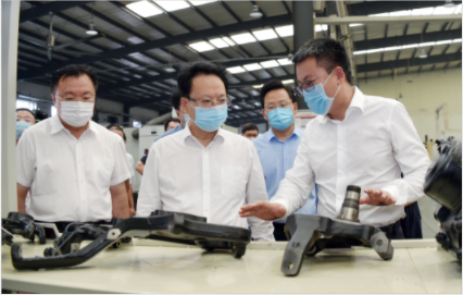 为推动习近平总书记视察吉林重要讲话重要指示精神落地生根、开花结果,8月10日,吉林省委副书记、省长景俊海到四平市调研。邹乃硕/摄