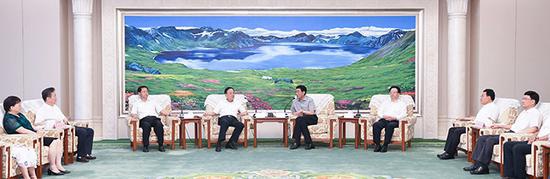7月18日,吉林省委书记、省人大常委会主任巴音朝鲁,吉林省委副书记、省长景俊海在长春会见全国人大常委会副委员长、九三学社中央主席武维华一行。