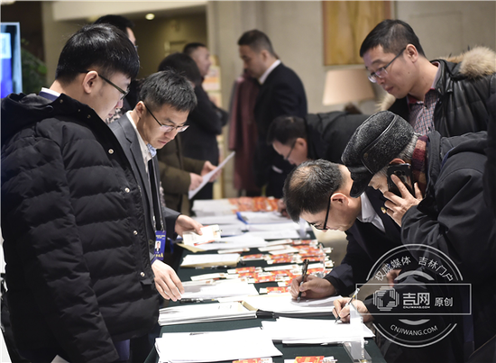 省政协委员前来报到时就感受到了严格的会风会纪