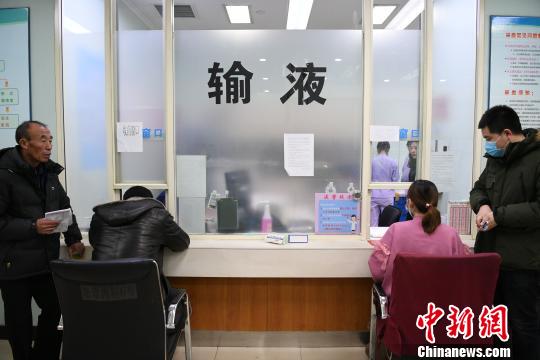 目前,吉林省十余家医院已取消成人普通门诊输液,向“全民输液”宣战。 张瑶 摄
