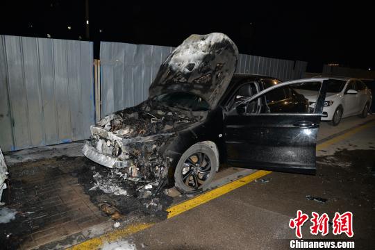图为被烧车辆。 太原市公安局提供 摄