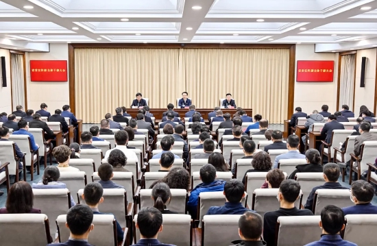 12月29日，吉林省委宣传部召开全体干部会议，宣布中央和吉林省委有关人事安排的决定。吉林省委书记景俊海出席会议并讲话。