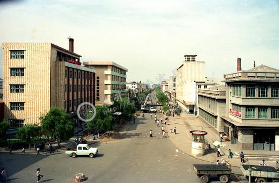  在龙城宾馆拍摄的龙井大街风光（1990. 6. 15）