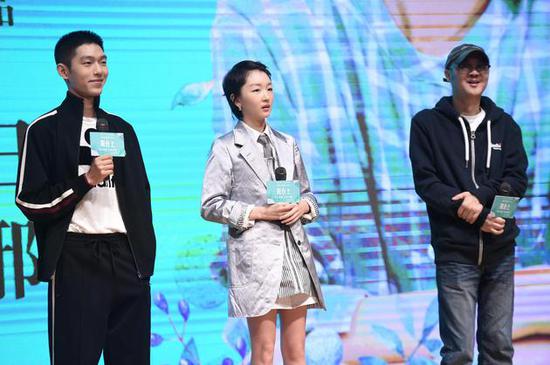 《阳台上》北京路演现场,左起:王锵、周冬雨、张猛