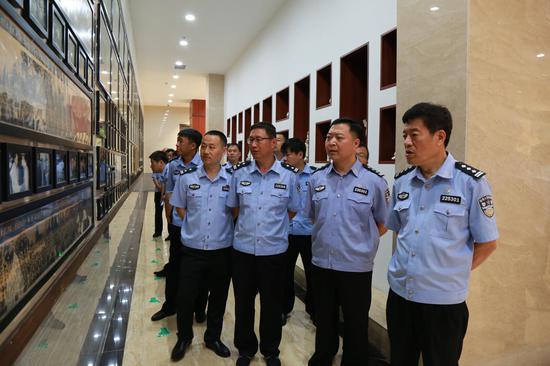 珲春森林公安重温革命历史