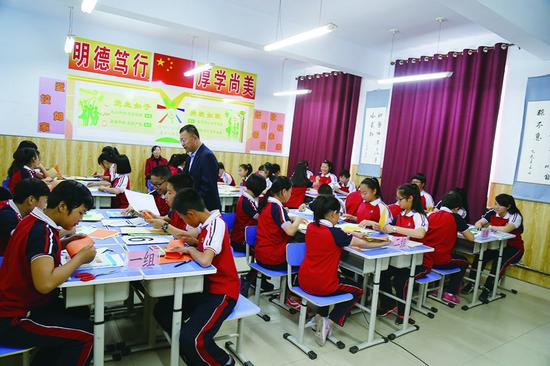 长春市第五十八中学王青波老师创新教学课。 孙建一 摄