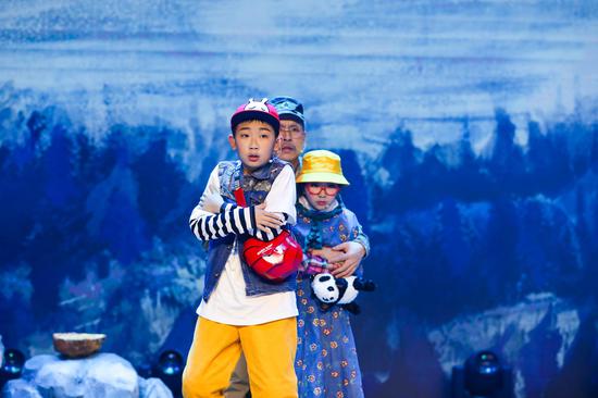 儿童舞台剧《白松塔》首轮公演 爱家乡、爱自