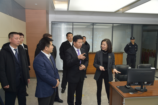 长发集团董事长_国岳集团董事长夫妻照