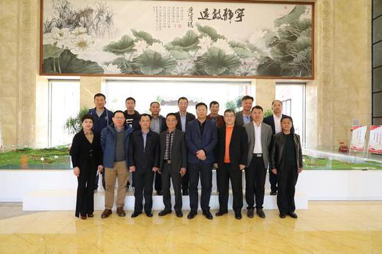 莲花山度假区管委会领导与天津市台湾同胞投资企业协会考察团成员合影