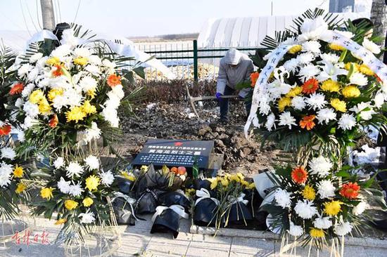 12月5日，黄海龙烈士遗骸被安葬在吉林省德惠市烈士陵园