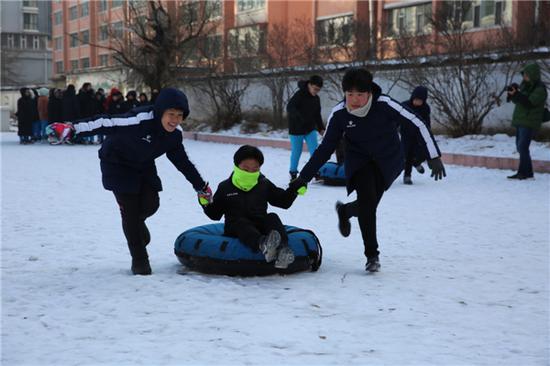 建工小学的孩子们乐享其中