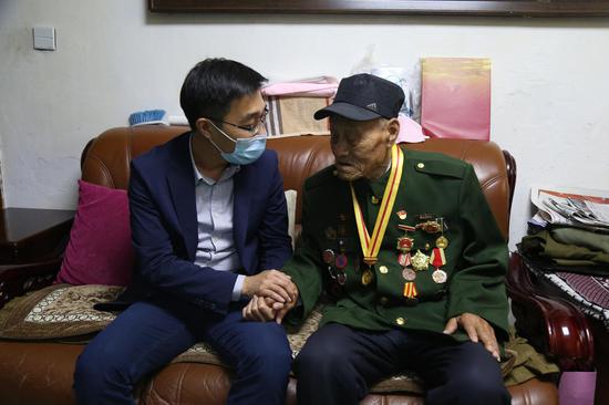 倾听老兵故事 传承红色精神