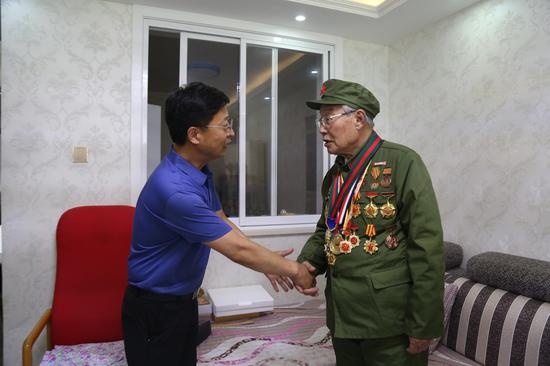 倾听老兵故事 传承红色精神
