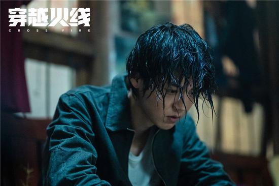 鹿晗饰演肖枫。