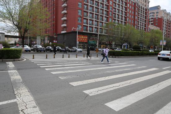 太平街延边一中门前人行道 季芳旭 摄