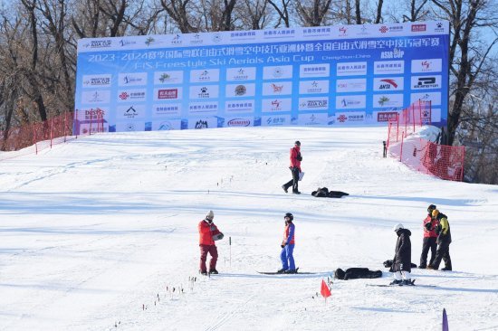 自由式空中技巧滑雪冠军 8174-4aef4e2f3a73172cb091d30d8ecacdc8.jpg