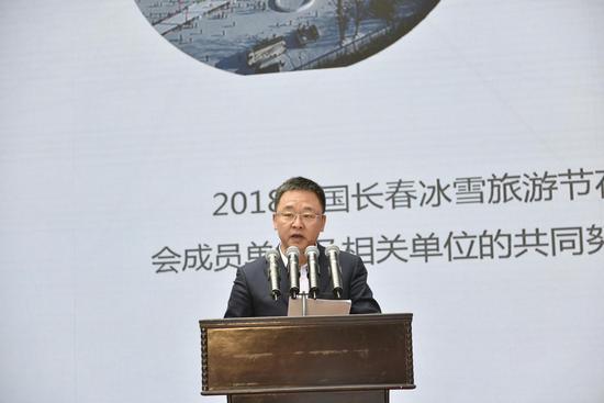 冰雪旅游节组委会副秘书长、cc市旅游局局长曲笑