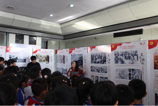 共青团龙井市委 举行“纪念五四运动100周年”图片展