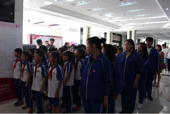 共青团龙井市委 举行“纪念五四运动100周年”图片展