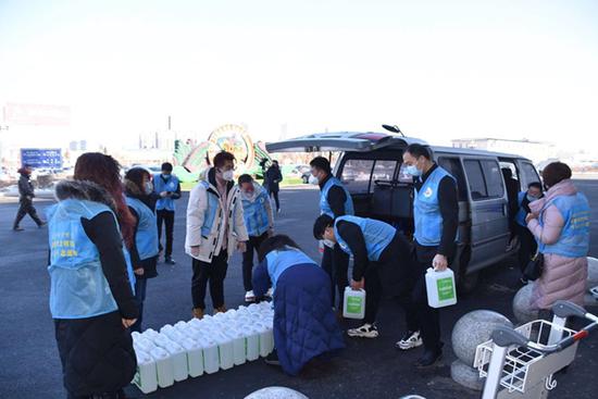 延边七水滴爱心协会捐赠2000桶84消毒液