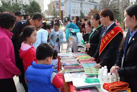 书香敦化 敦化市图书馆开展五一宣传活动