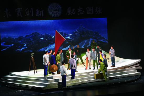 原创话剧《黄大年》演出现场。 孙建一 摄