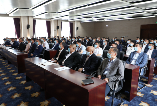 度假区中层以上干部,直属单位主要负责人参加会议