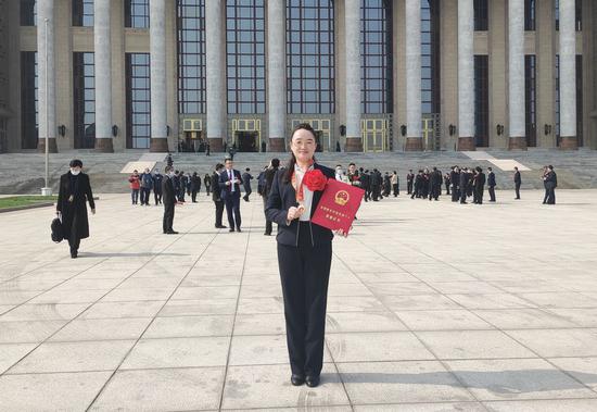 2021年2月,曾丽圆获评“全国脱贫攻坚先进个人”。