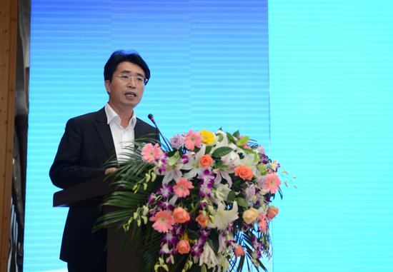 研讨会开幕式由中朝罗先经济贸易合作区领导小组办公室主任,珲春市委书记,珲春国际合作示范区党工委书记、管委会主任高玉龙主持