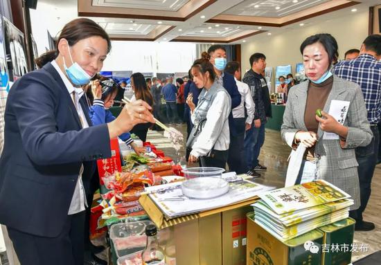 吉林市扶贫产业的特色产品受到当地企业家的青睐。