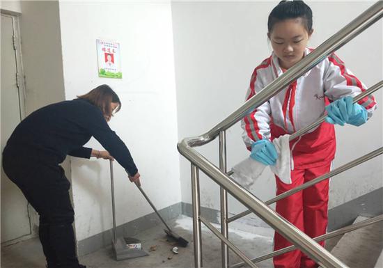 教育系统5万余名学生利用周末时间常态化开展“我是楼道长”主题活动