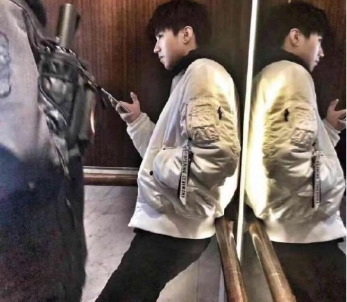 网友坐电梯偶遇王俊凯