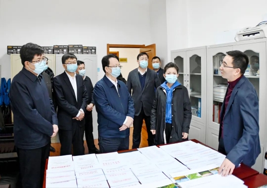 2月9日，吉林省委书记景俊海到吉林省文化和旅游厅调研，详细了解文化旅游资源开发和产业规划等情况。