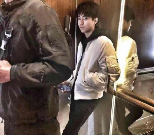网友坐电梯偶遇王俊凯
