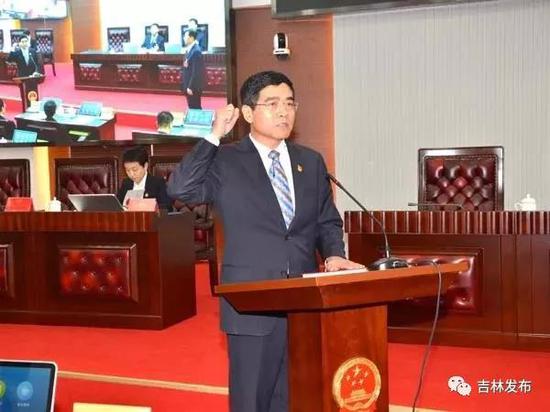 会上,吉林市副市长、吉林市公安局局长刘磊进行宪法宣誓。
