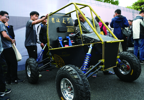 巴哈越野赛车。