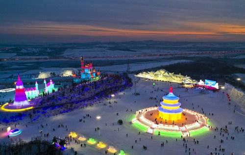 无人机拍摄的长春冰雪新天地主题冰雪乐园。新华社记者 许畅 摄