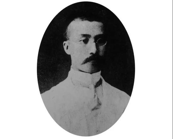 担任北京大学图书馆主任时的李大钊