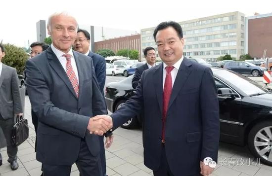 大众集团董事长_国岳集团董事长夫妻照(2)