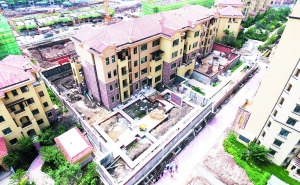 万盛理想国里建了一个院中院。 本组摄影 石天蛟