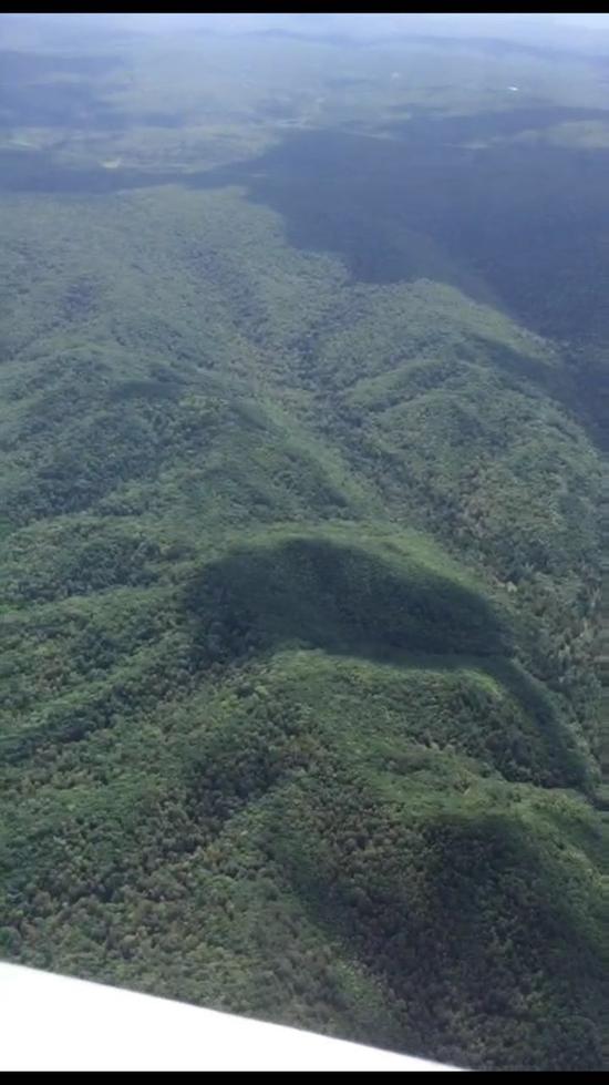 男子在数百米高空绝望 拍视频向众人告别