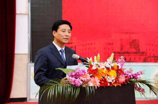 东北师大附中校长、党委书记邵志豪在会上致辞
