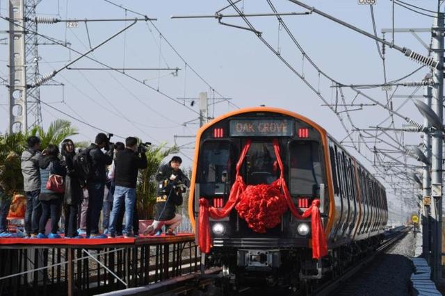 中国造+美国标准 首批波士顿橙线地铁车长春下线