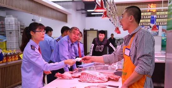 延吉市市场局开展食品安全大检查 李延玮 摄