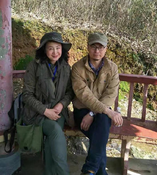 清华美院高研班导师、北京大学中国画导师工作室(范扬、李小可)执行导师朱零与今之安徽六安写生时合影留念