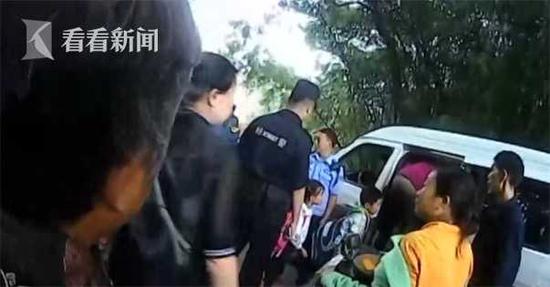 执法人员:你车子有营运证没有?
