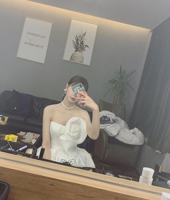 沈梦辰晒婚纱照