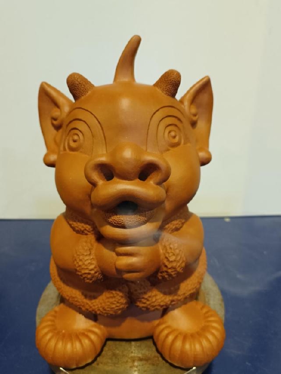 泥塑作品《天池怪兽》