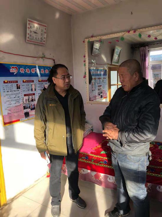 低保救助入户走访。